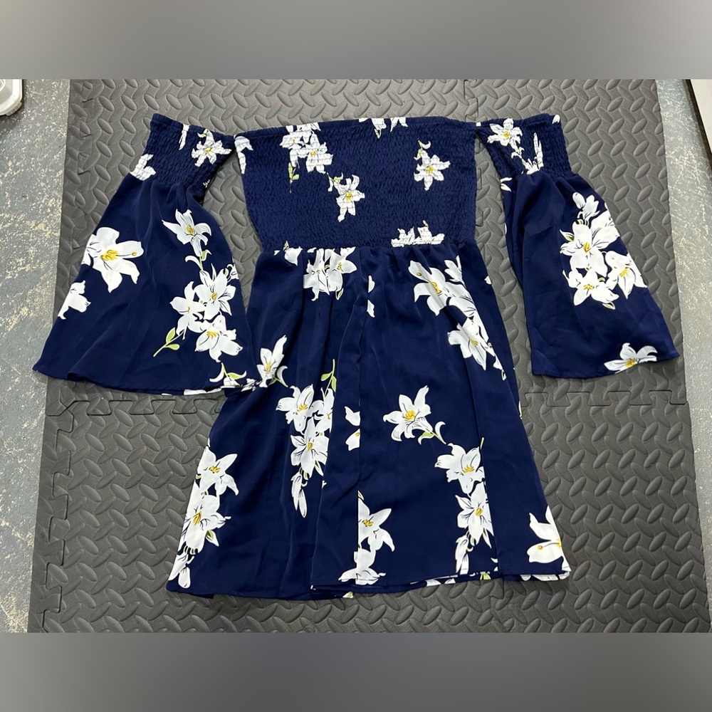 NWT Women’s floral off the shoulder dress size large